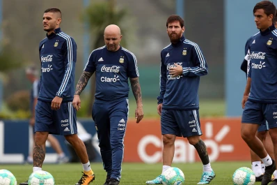 Dybala confesó que se le hace difícil jugar con Messi