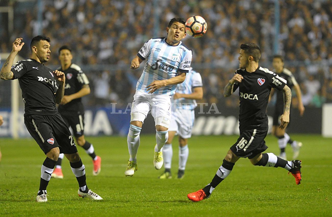 CARTA DE GOL. Pulga Rodríguez anotó el tanto de la victoria en el duelo de ida ante Independiente. ARCHIVO LA GACETA / FOTO DE FRANCO VERA