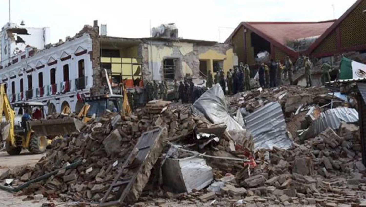 DESTRUIDO. La cifra de muertos por el terremoto del pasado jueves en México se elevó. 