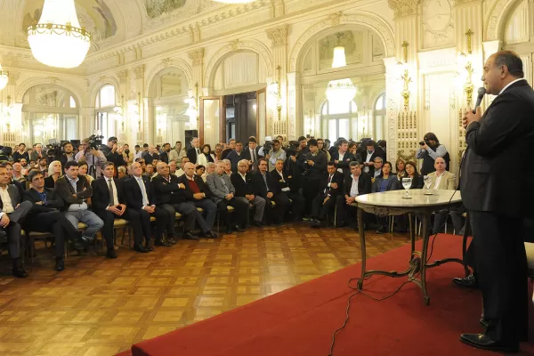 Manzur pidió reunirse con Mestre y volvió a defender el azúcar: no es nocivo para la salud