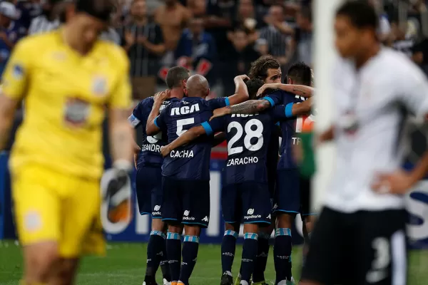 Racing consiguió un valioso empate ante Corinthians en Brasil