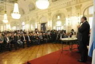 Manzur pide a Mestre rever la ordenanza “antiazúcar”