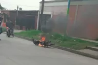 Uno de los ladrones que chocó contra un colectivo con una moto robada se encuentra grave