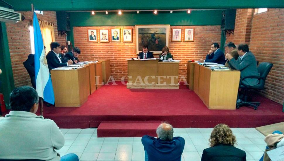 La banca “judicializada” permanece vacante, luego de otra tensa sesión
