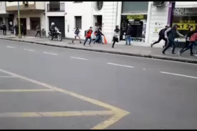 Nueve estudiantes detenidos y cinco policías heridos fue el saldo del incidente en las caravanas