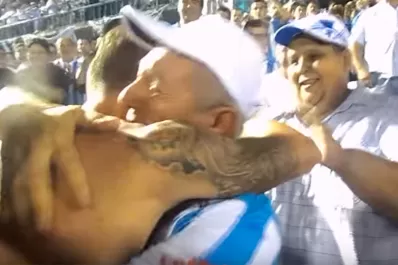 Video: Sbuttoni y el eterno abrazo con su padre cuando Atlético ascendió a Primera