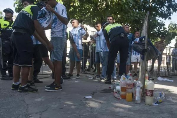 Polémica por la responsabilidad, ante la prohibición de ingreso de “barras” de Atlético