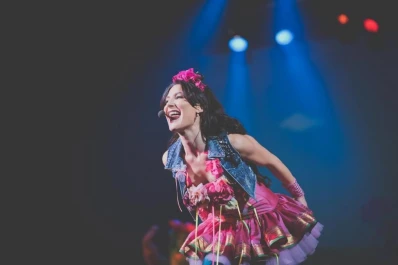 Valentina trae sus valientes al teatro