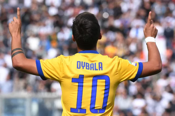 Dybala anotó un triplete para la victoria de Juventus