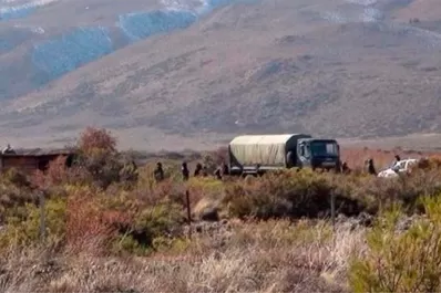 Amplio rastrillaje en tierras de la comunidad mapuche en busca de rastros de Santiago Maldonado