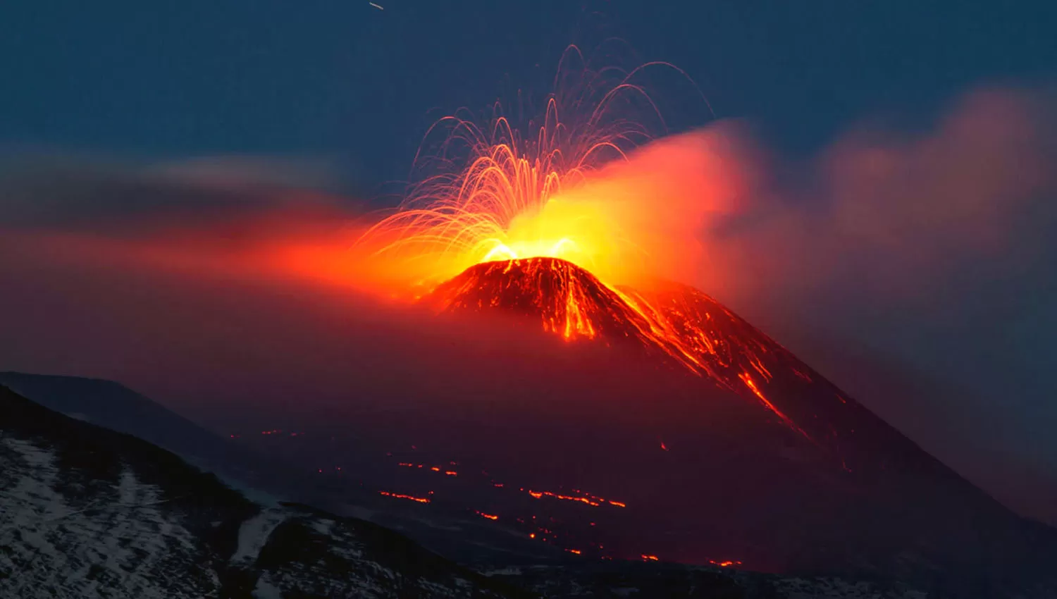ERUPCIÓN. La actividad volcánica preocupa en el sur de 
 Italia.indagadores.wordpress.com