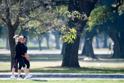 Ropa clara y liviana para un lunes con sol y pocas nubes
