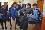 Caso Maldonado: mapuches toman el juzgado federal de Esquel y piden la renuncia de Otranto