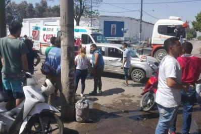 Reclaman un semáforo y mayores controles viales en Juan B Justo al 1.900