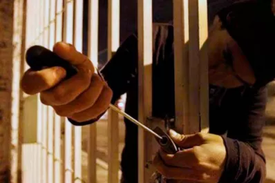 El ex de su mujer lo golpeó y le robó