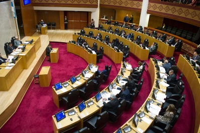 La Legislatura aprobó por unanimidad las licencias de Jaldo, Medina y Mendoza