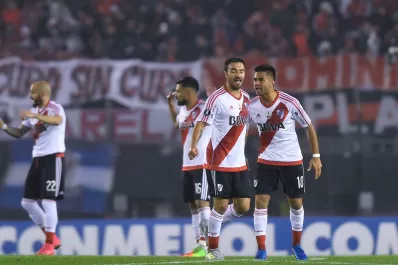Con un noche mágica de Scocco, River vapuleó a Wilstermann y es semifinalista en la Copa Libertadores