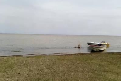Cayeron al agua y estuvieron toda la noche a la deriva