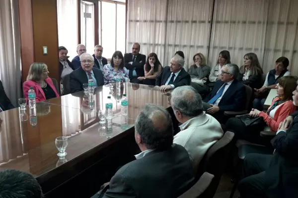 Muchas personas no pueden acceder al mercado laboral debido a que le faltan estudios