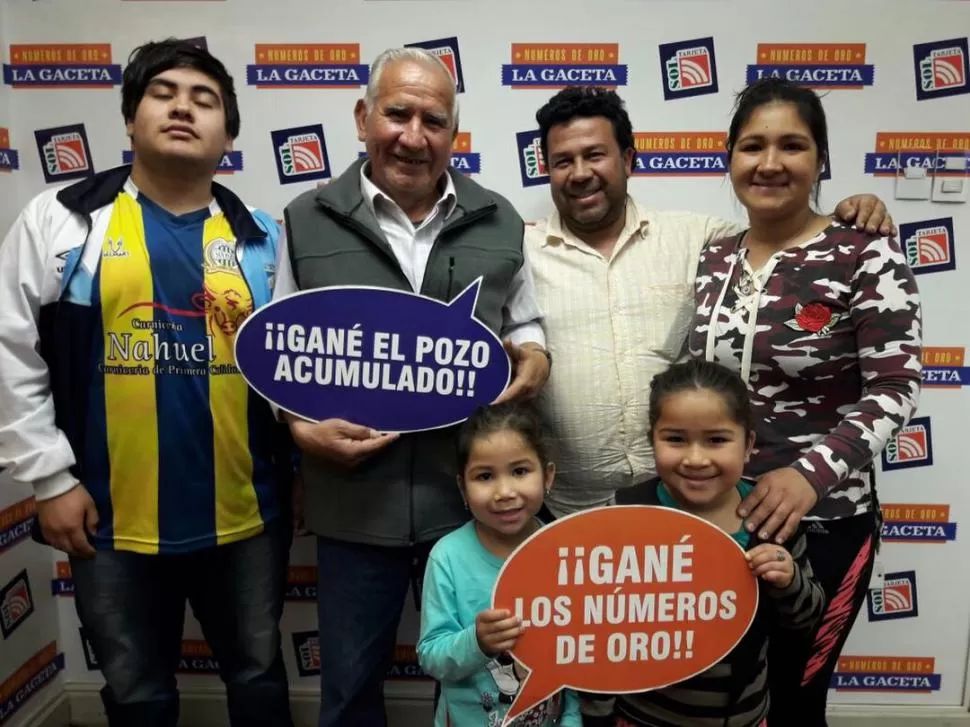 EN FAMILIA. Vargas cobró su premio junto a algunos de sus hijos y nietos. 