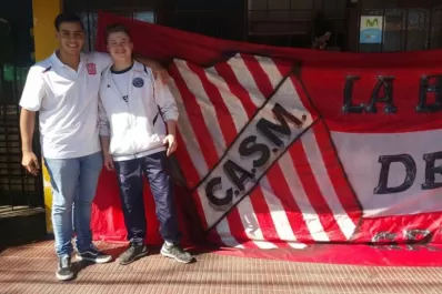 Los divide una camiseta, los une una gran amistad