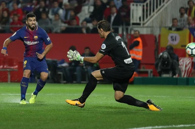 Barcelona goleó en el clásico regional y le lleva siete puntos a Real Madrid
