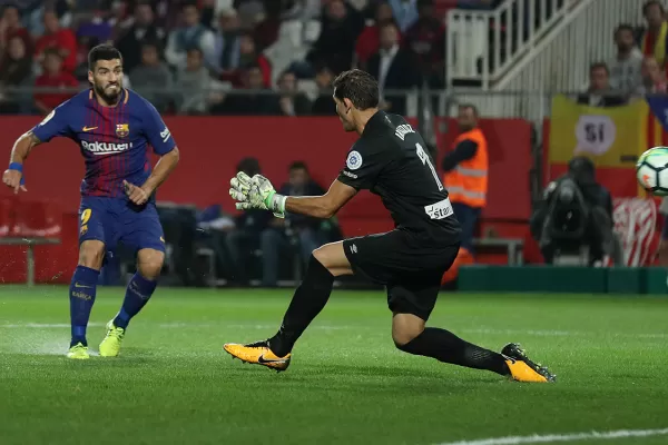 Barcelona goleó en el clásico regional y le lleva siete puntos a Real Madrid