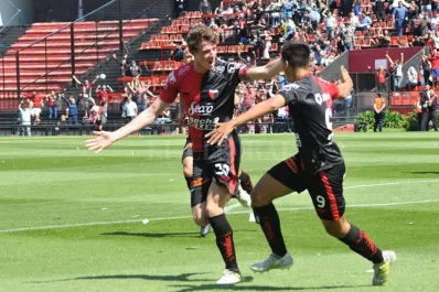 Colón goleó a Defensa y Justicia en Santa Fe