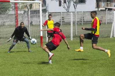 Ignacio Arce es el firme dueño del invicto arco de San Martín