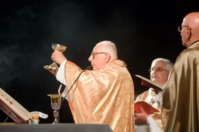 Elecciones: los candidatos coinciden con la Iglesia, pero echan culpas a sus rivales