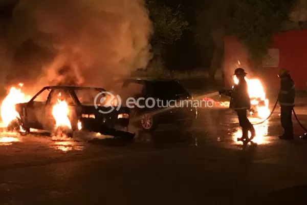 Un incendiario causó temor en Concepción: tres autos fueron consumidos por las llamas
