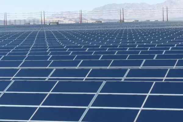 Contraponen posturas sobre la planta solar
