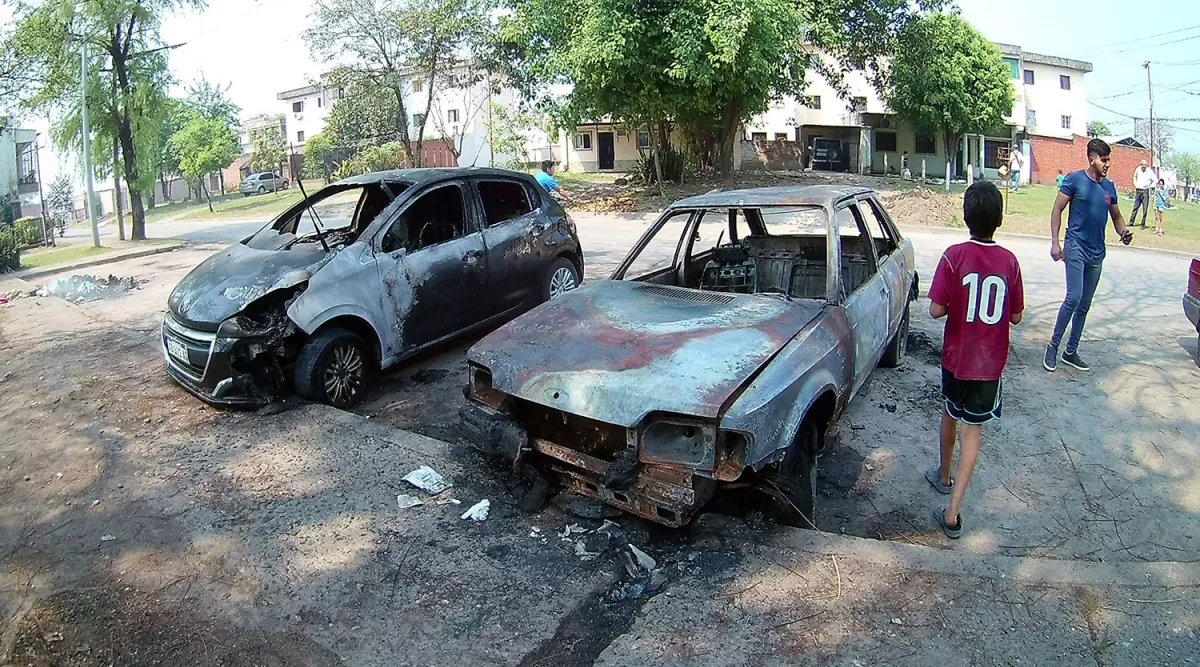 CONCEPCIÓN. Tres autos y cuatro contenedores fueron quemados. ARCHIVO LA GACETA / FOTO DE OSVALDO RIPOLL