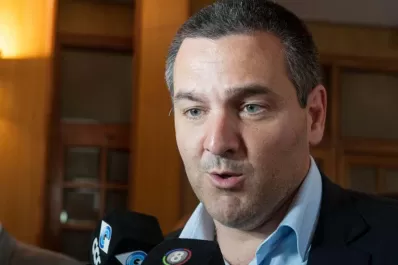 “La distorsión del currículum tiene una gravedad insalvable”, según un opositor