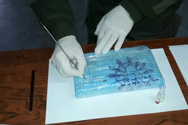 Una mujer y su pequeño hijo viajaban en ómnibus con más de un kilo de cocaína