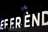 Los catalanes preparan las urnas en clima tenso