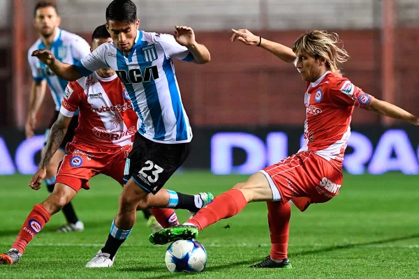 Sobre el final, Argentinos golpeó dos veces y derrotó a Racing