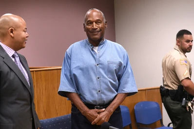 O.J. Simpson salió de la cárcel después de nueve años