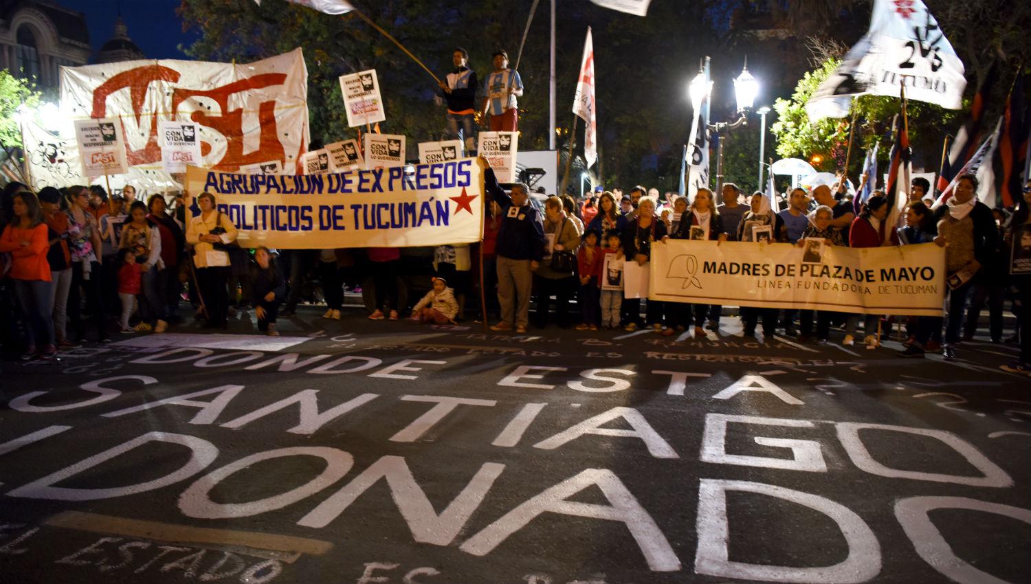 MANIFESTACIÓN. La protesta se realizó en 25 de Mayo primera cuadra. LA GACETA / ANALÍA JARAMILLO