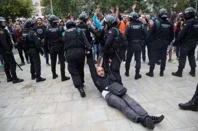 Pese a la represión, los catalanes insisten en declarar su independencia en 48 horas