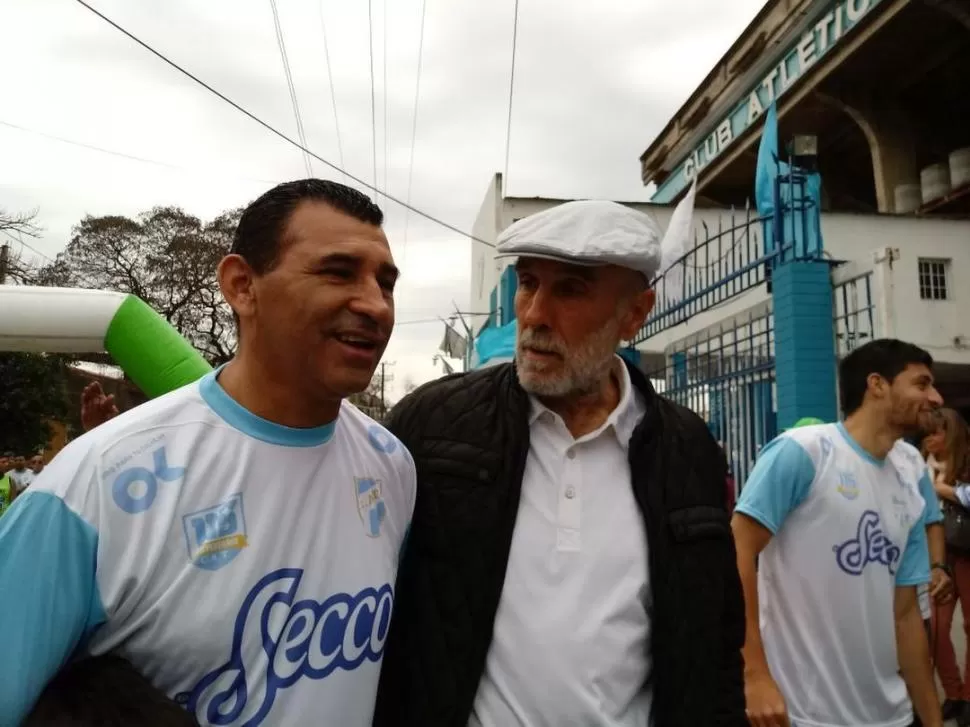 FIGURAS DESTACADAS. El presidente Mario Leito corrió la Maratón aniversario, mientras que Ricardo Julio Villa fue a saludar a los atletas presentes. 