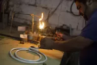 Onda retro: las luces de neón vuelven a las vidrieras tucumanas y les compiten al led