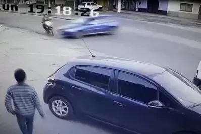 Video: filman un violento accidente en una esquina del barrio Victoria