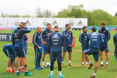 Video: Sampaoli paró el primer 11 pensando en Perú