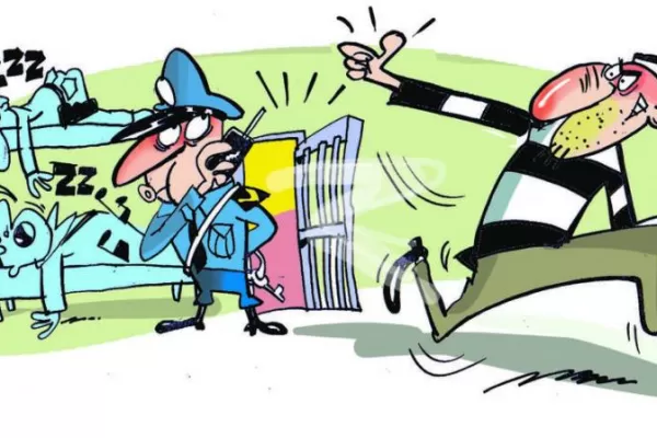 Con ayuda de policías, un detenido se habría fugado en un patrullero de la ex Brigada