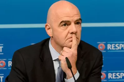 La visita de Infantino: amigos son los amigos