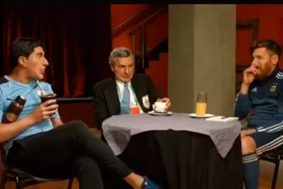 Martín Bossi lo hizo de nuevo: en la antesala al partido con Perú imitó a Messi, Suárez y Tabarez