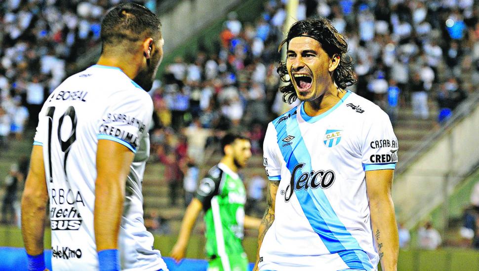 Atlético ofreció un festival de goles y se clasificó