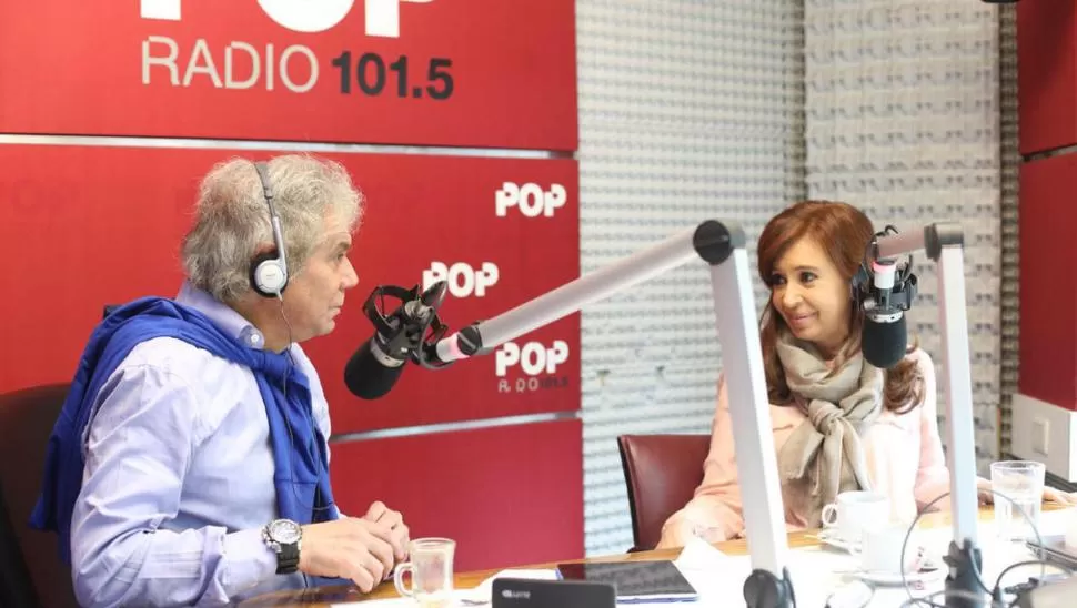 DEFINICIONES. Beto Casella entrevistó a CFK en la radio FM Pop. dyn