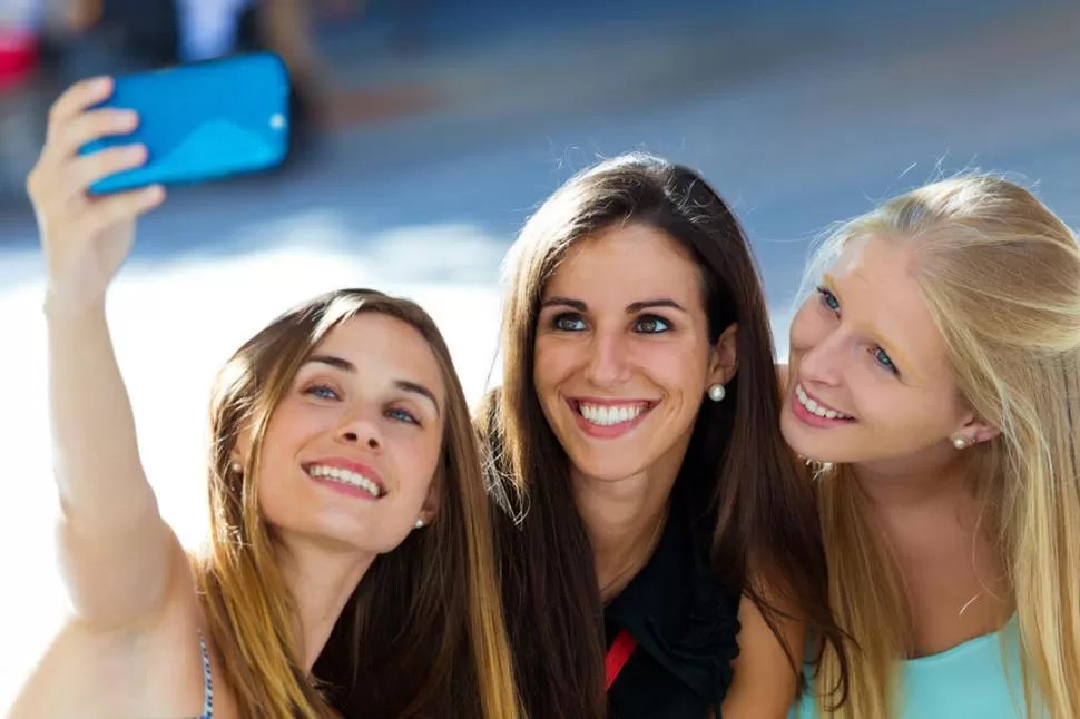 En busca de la sonrisa perfecta: ¿Cuánto cuesta tener los dientes blancos y ordenados?